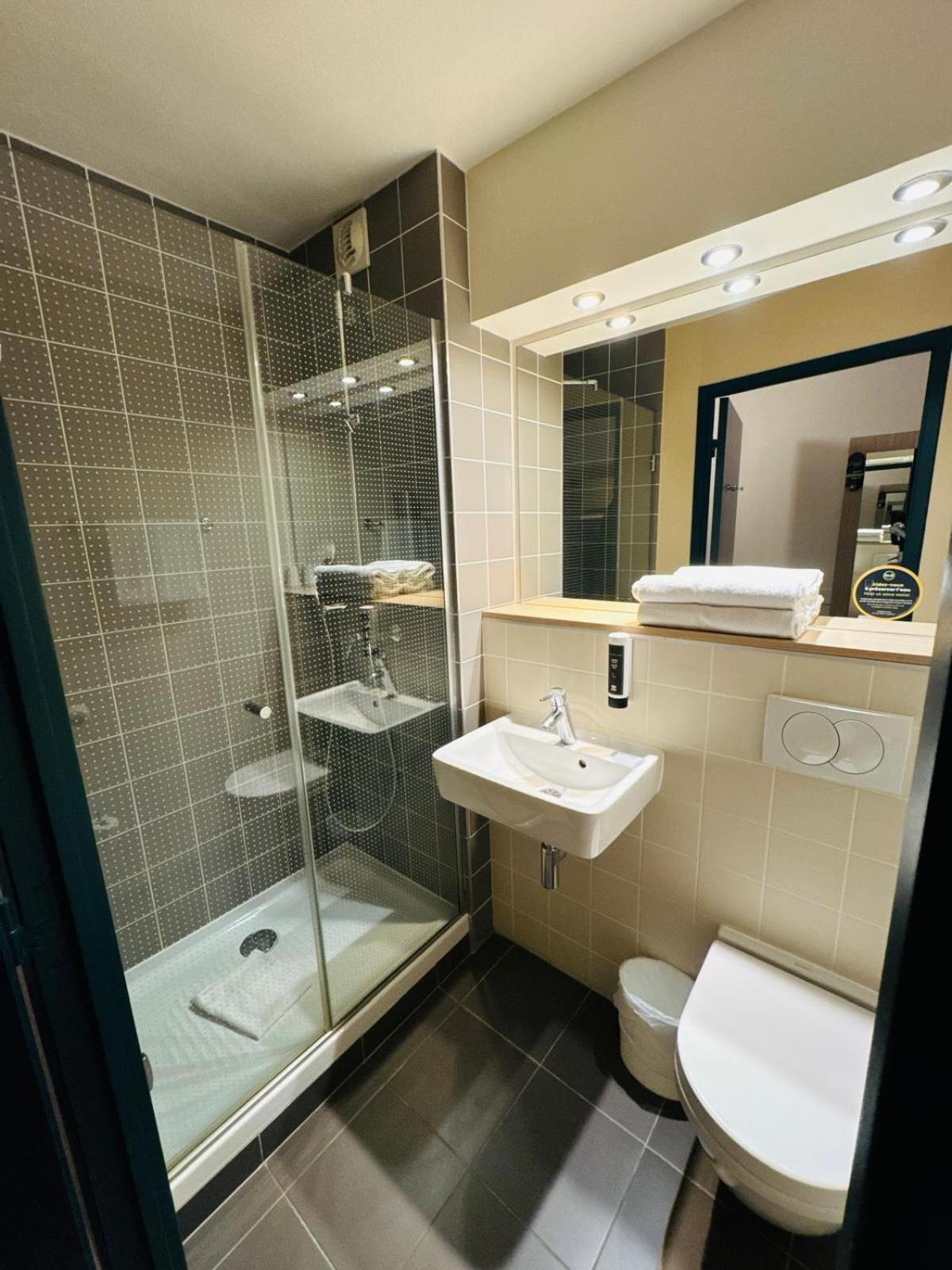 Roissy Hotel 3*