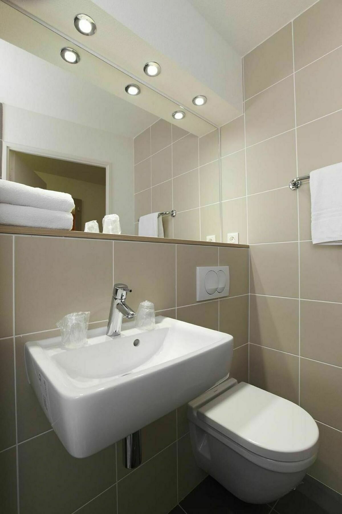 Hotel Roissy 3*